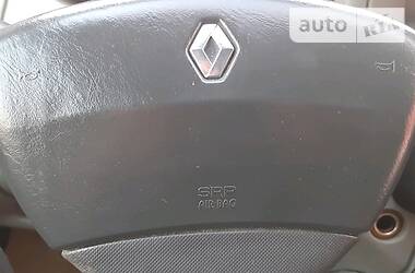 Вантажопасажирський фургон Renault Trafic 2005 в 