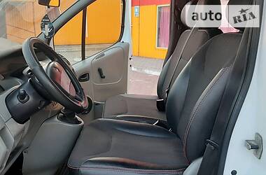 Вантажопасажирський фургон Renault Trafic 2005 в 