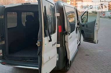 Вантажопасажирський фургон Renault Trafic 2005 в 