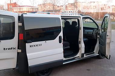 Вантажопасажирський фургон Renault Trafic 2005 в 