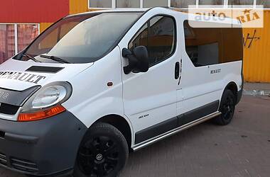 Вантажопасажирський фургон Renault Trafic 2005 в 