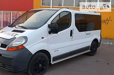 Вантажопасажирський фургон Renault Trafic 2005 в 