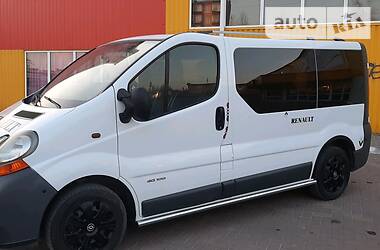 Вантажопасажирський фургон Renault Trafic 2005 в 