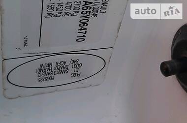 Вантажопасажирський фургон Renault Trafic 2005 в 