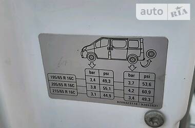 Вантажопасажирський фургон Renault Trafic 2005 в 