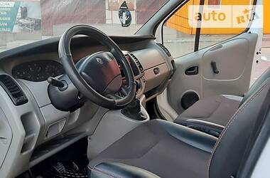 Вантажопасажирський фургон Renault Trafic 2005 в 