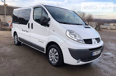 Вантажопасажирський фургон Renault Trafic 2011 в 