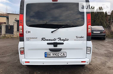 Вантажопасажирський фургон Renault Trafic 2011 в 