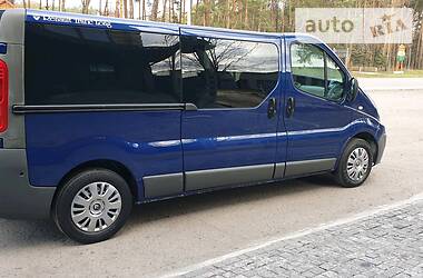 Вантажопасажирський фургон Renault Trafic 2010 в 