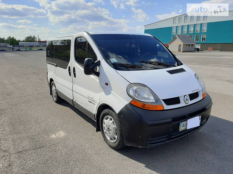 Вантажопасажирський фургон Renault Trafic 2002 в Тульчині