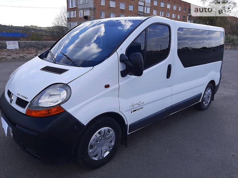 Грузопассажирский фургон Renault Trafic 2002 в Тульчине