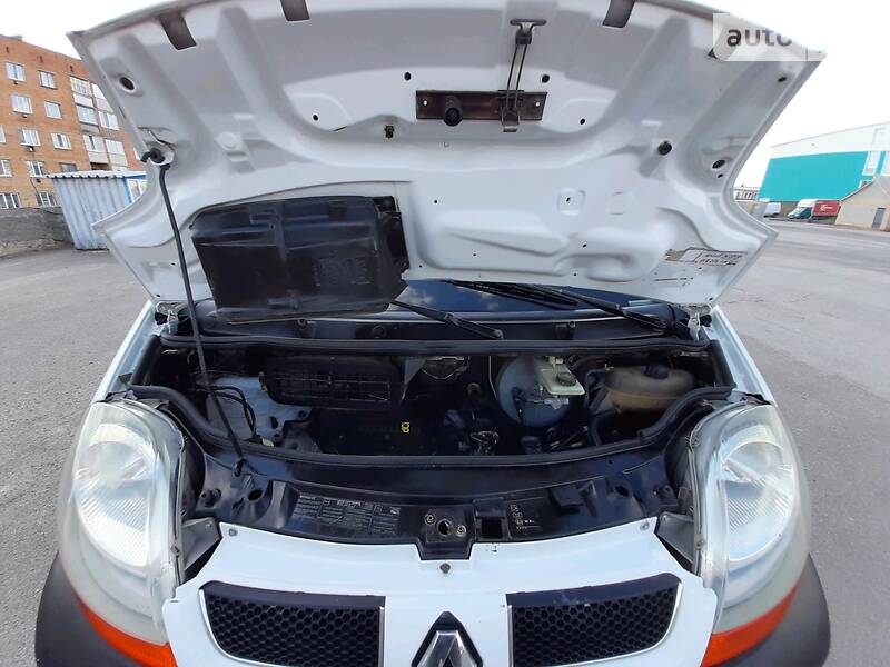 Вантажопасажирський фургон Renault Trafic 2002 в Тульчині