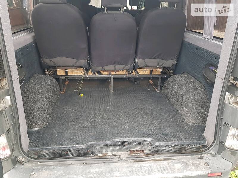 Вантажопасажирський фургон Renault Trafic 2007 в Стрию