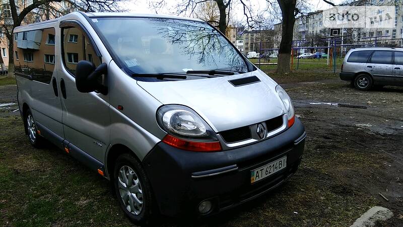 Минивэн Renault Trafic 2003 в 