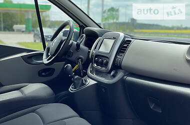 Вантажопасажирський фургон Renault Trafic 2014 в 