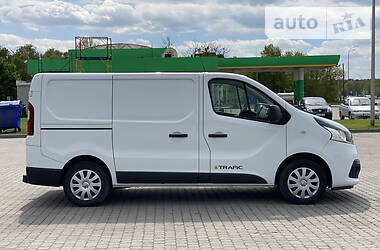 Вантажопасажирський фургон Renault Trafic 2014 в 