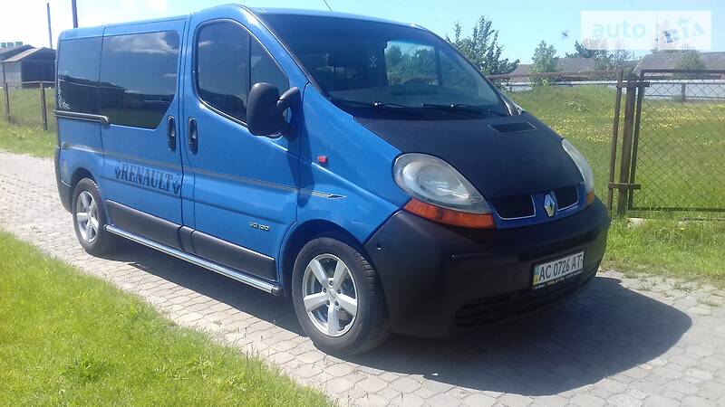 Грузопассажирский фургон Renault Trafic 2003 в Любешове