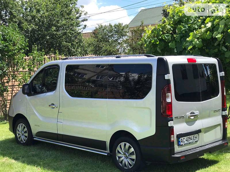 Вантажопасажирський фургон Renault Trafic 2015 в Луцьку