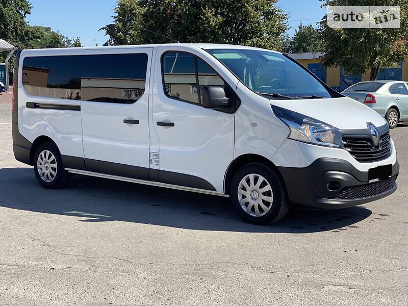 Вантажопасажирський фургон Renault Trafic 2016 в Полтаві