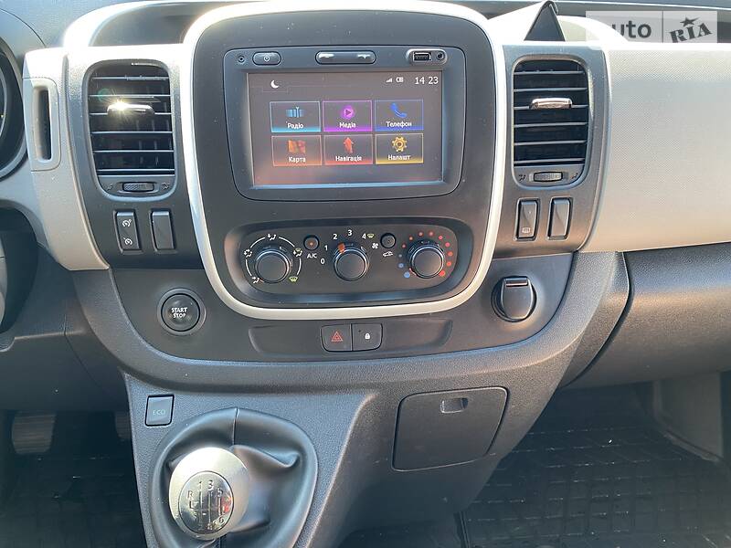Вантажопасажирський фургон Renault Trafic 2016 в Полтаві