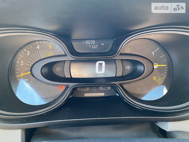 Вантажопасажирський фургон Renault Trafic 2016 в Полтаві