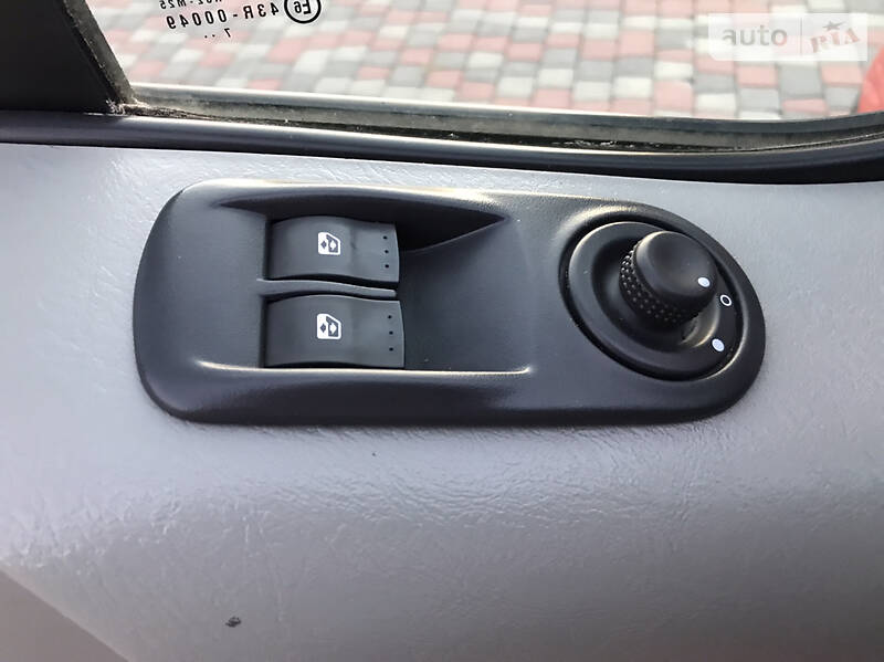 Вантажопасажирський фургон Renault Trafic 2007 в Чернівцях фото 47 Вантажопасажирський фургон Renault Trafic 2007 в Чернівцях