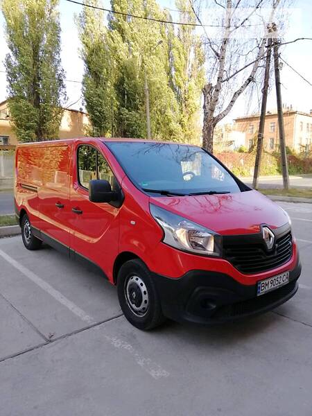 Грузопассажирский фургон Renault Trafic 2015 в Сумах