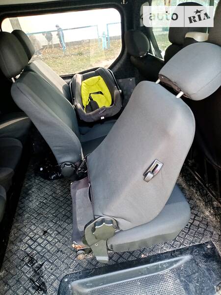 Мінівен Renault Trafic 2002 в Вараші