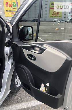 Минивэн Renault Trafic 2016 в 