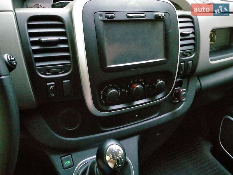 Вантажопасажирський фургон Renault Trafic 2014 в Полтаві