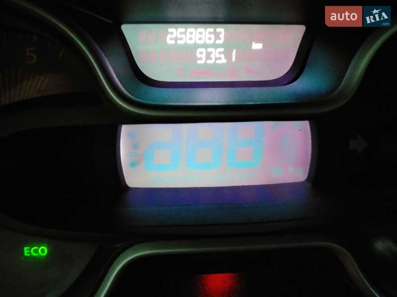Вантажопасажирський фургон Renault Trafic 2014 в Полтаві