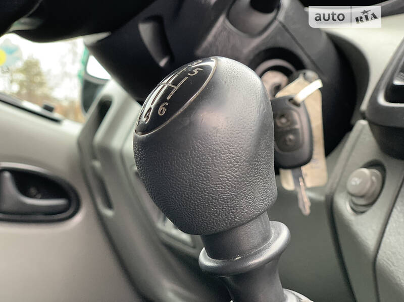 Вантажний фургон Renault Trafic 2013 в Рівному