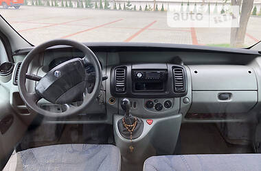 Вантажний фургон Renault Trafic 2003 в Золочеві