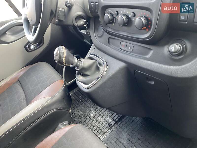 Минивэн Renault Trafic 2016 в Арцизе