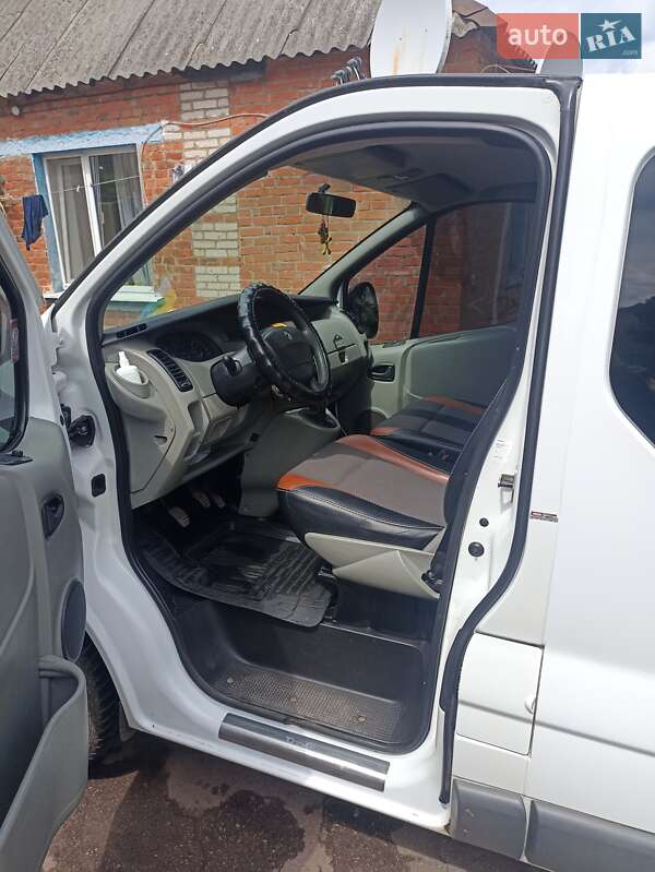 Мінівен Renault Trafic 2004 в Тростянці