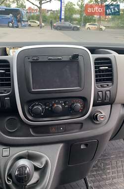 Мінівен Renault Trafic 2015 в 