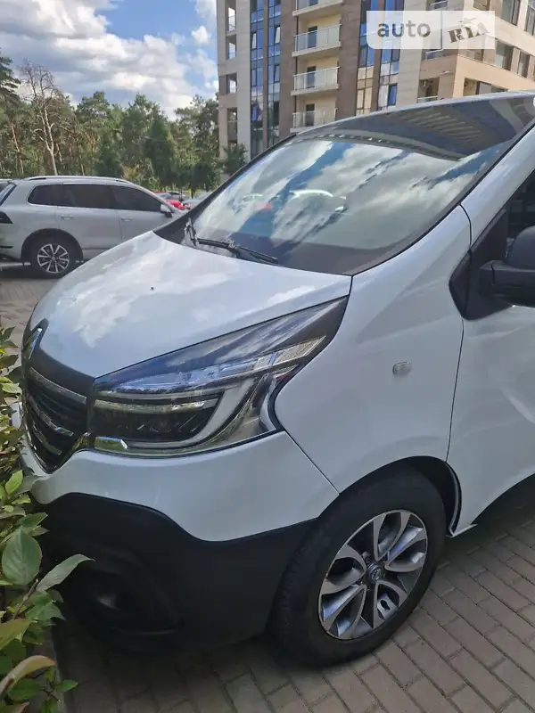 Минивэн Renault Trafic 2019 в 