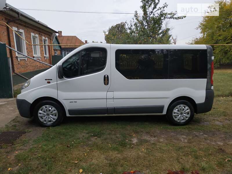 Мінівен Renault Trafic 2011 в Лебедині