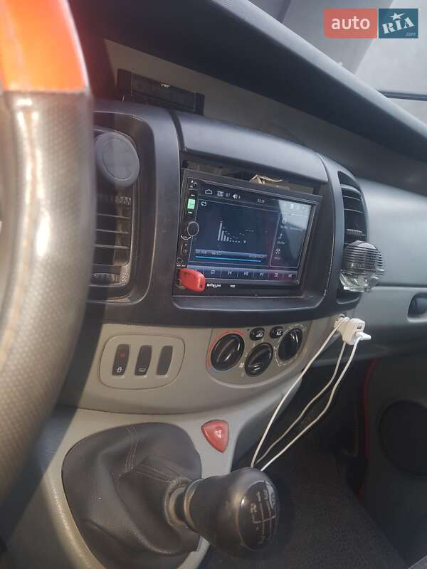 Мінівен Renault Trafic 2002 в Любомлі