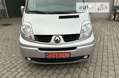 Вантажопасажирський фургон Renault Trafic 2012 в Бродах