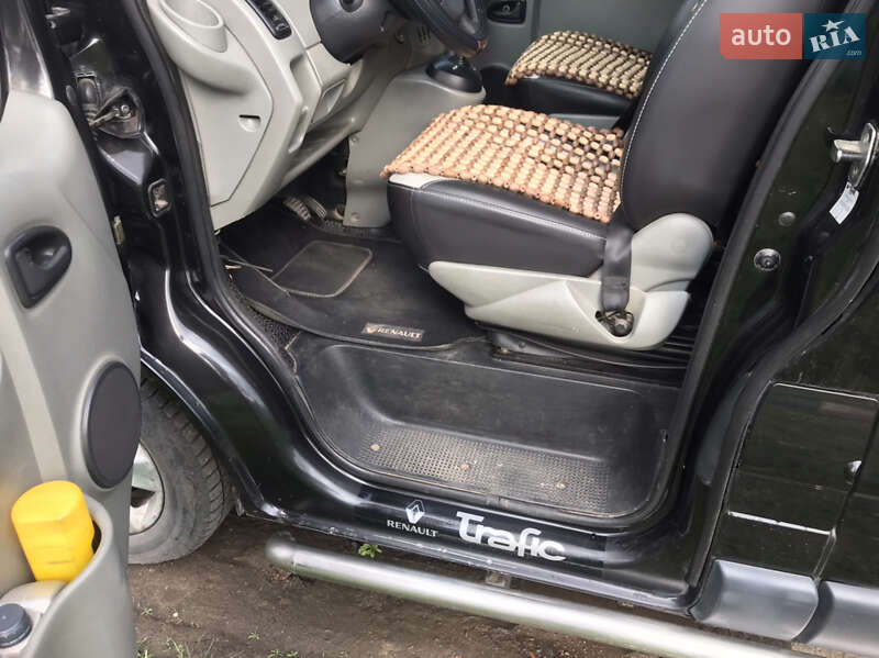 Мінівен Renault Trafic 2006 в Житомирі