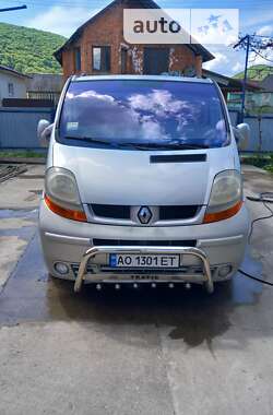 Минивэн Renault Trafic 2003 в Хусте