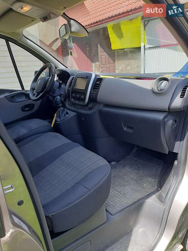 Мінівен Renault Trafic 2016 в Чернівцях