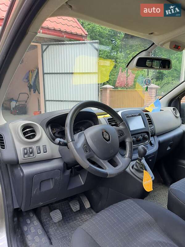 Мінівен Renault Trafic 2016 в Чернівцях