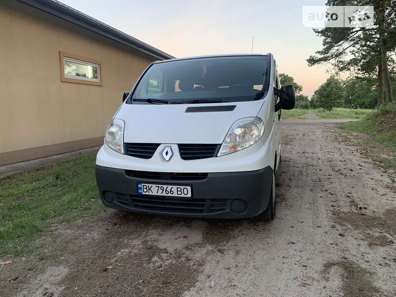 Минивэн Renault Trafic 2007 в Сарнах