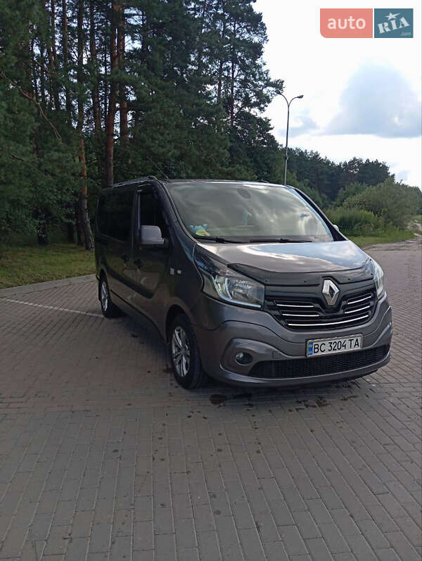 Минивэн Renault Trafic 2015 в Новояворовске