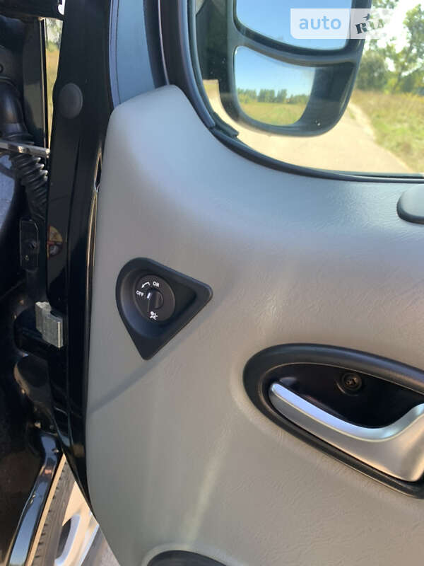 Минивэн Renault Trafic 2011 в Олевске
