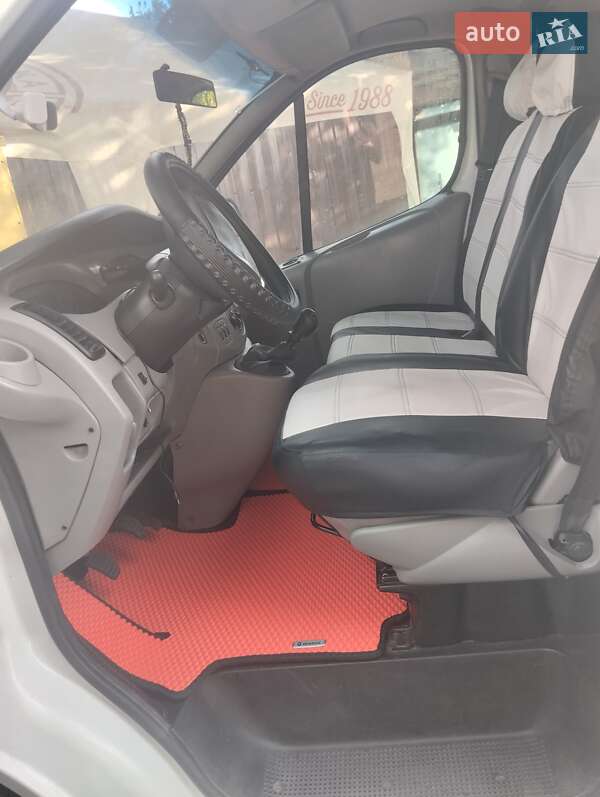 Минивэн Renault Trafic 2003 в Николаеве