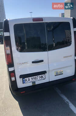 Минивэн Renault Trafic 2015 в 