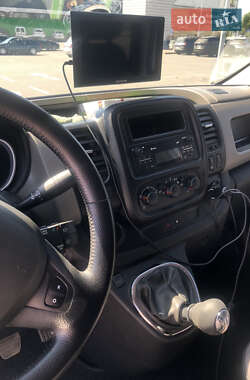 Минивэн Renault Trafic 2015 в 